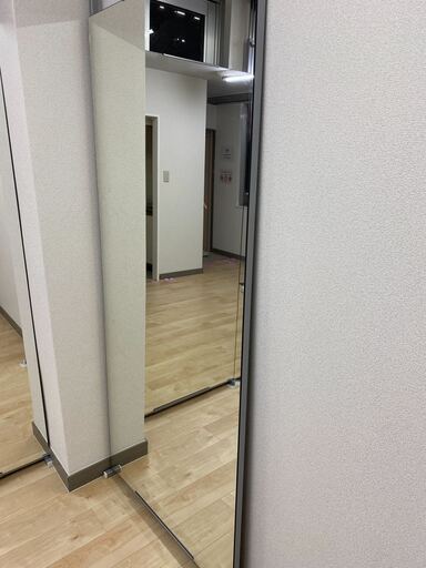 【名古屋駅近く】大型ミラー 大型鏡 巨大 ミラー 鏡 180×90
