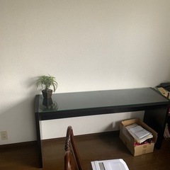 取り引き中　机