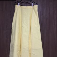 ロングスカート　春物衣類　白色　黄色　ユニクロ　Ｌサイズ
