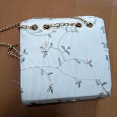 【5/27まで　ほぼ新品】ショルダーバッグの画像