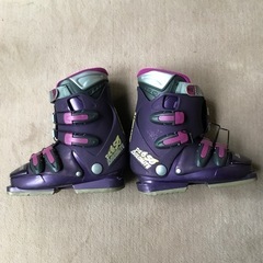 DOLOMITEスキーブーツ22.5㌢用（パープル）