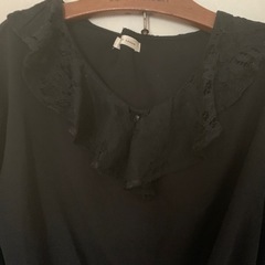 ブラックレースのブラウスの画像