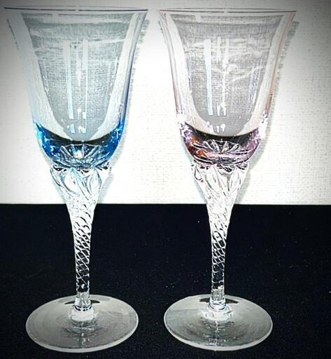 美品　ペアセット　デザインがお洒落で気品が漂うクリスタルワイングラス　クリスタルシャンパングラス2脚\n\n#ワイングラス\n#シャンパングラス\n#カットグラス\n