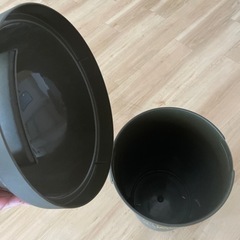 ミリタリー風ゴミ箱40リットルの画像