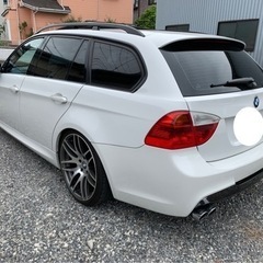 コミコミ価格　Mスポーツ　ツーリング　サンルーフ　社外マフラー　ナビ　19インチアルミ　ローダウンの画像