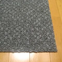 東リタイルカーペット厚み7.8ｍｍ・１枚３００円・在庫１２２枚（３７９３）未使用品の画像