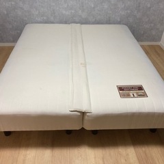 クイーンベッド足付き