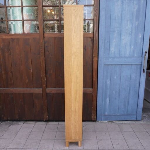 人気の無印良品のオーク材 薄型ラックです！！シンプルなデザインは本棚としてはもちろん、店舗の飾り棚にもおススメのナチュラルテイストのシ