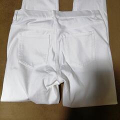 ユニクロ白スキニーLの画像