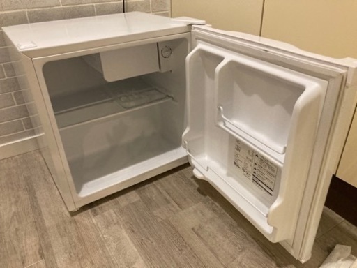 【2000円】ミニ冷蔵庫お譲りします【ほぼ新品】【5/2午前受け取り限定】