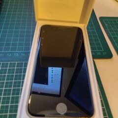 iPhone SE 第3世代 64GB SIMフリー スターライトの画像