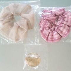 【新品・未使用】ヘアアクセサリー　３点セット(シュシュ、髪留め)