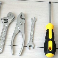 【半額】 あれば便利！男の道具箱７点bセット：クレ5-56＋おまけ付き(道具箱）の画像