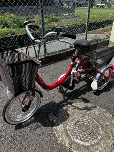 電動アシスト三輪車　YAMAHA パス