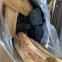 キャンプ用　薪(数個)と炭段ボール一箱分