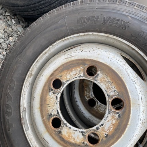 2tトラックタイヤホイール　205/70R17.5
