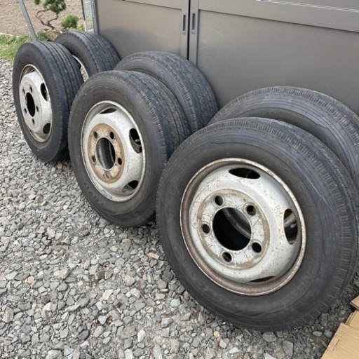 2tトラックタイヤホイール　205/70R17.5