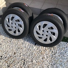 アクア　トヨタ純正　スチールホイール(ホイールキャップ付き)