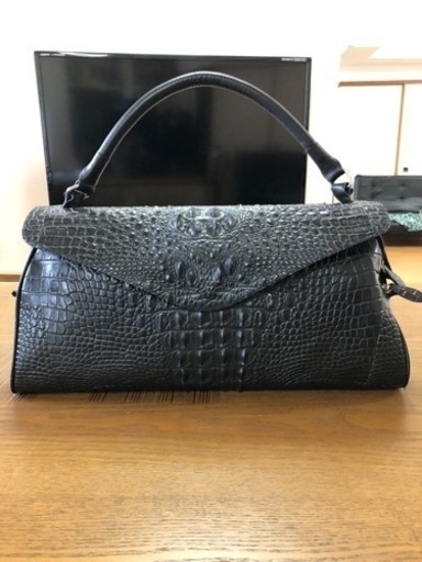 クロコ型押し本革バッグ