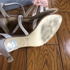美品！サンダル22cm コサージュ付の画像