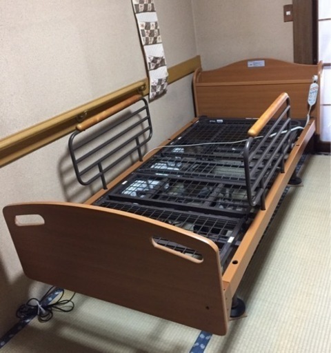 介護用電動リクライニングベッド