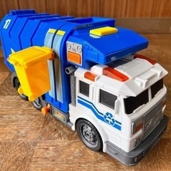 トイザらス　ゴミ収集車