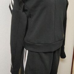 アディダス スウェットシャツ　レディース　ブラックＭ　9分丈パンツＳの画像