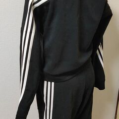 アディダス スウェットシャツ　レディース　ブラックＭ　9分丈パンツＳの画像