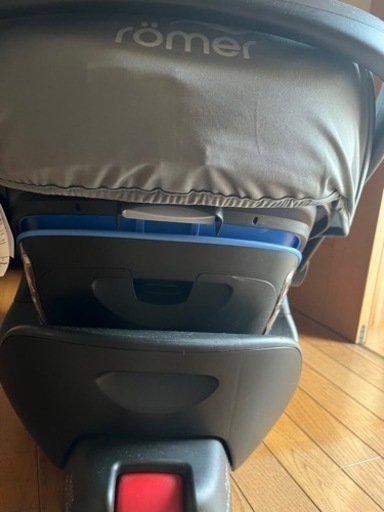 こちらは入札不可となります。ドイツ製のチャイルドシート