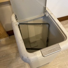 【0円無料】高さ40×縦30 ゴミ箱(本日か明日10時まで)の画像