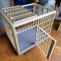 プラスチックのケージの画像
