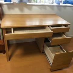 子供の机の画像