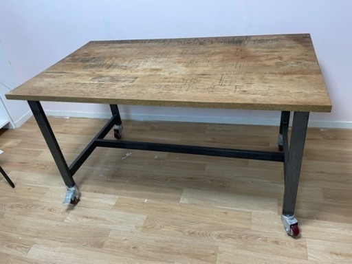 アデペシュ　ダイニングテーブル