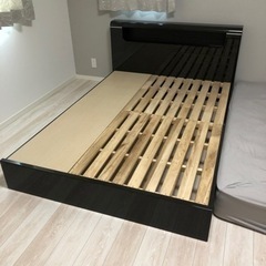 ダブルベッド用フレーム　収納つき
