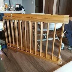 【差し上げます】ベビー用品セット: バウンサー(ベビービョルン)、ハイローチェア(コンビ)、ベビーゲートの画像