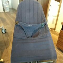 【差し上げます】ベビー用品セット: バウンサー(ベビービョルン)、ハイローチェア(コンビ)、ベビーゲートの画像