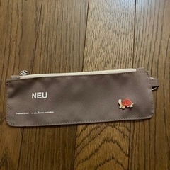 ペンケース　筆箱　亀のピンバッジ付き　美品