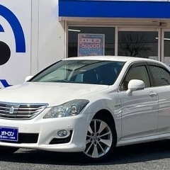 【ただのハイブリッドじゃない！】高級セダンですよ！