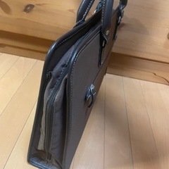 【お譲り先が決まりました】DIGIO パソコンバッグ　１・2回使用のみの美品ですの画像