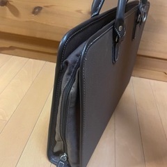 【お譲り先が決まりました】DIGIO パソコンバッグ　１・2回使用のみの美品ですの画像