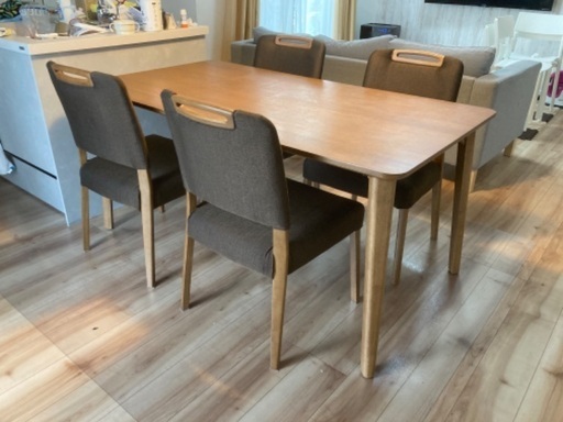 美品　4人用ダイニングテーブル