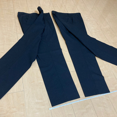 スラックス2着です。生地としてご活用ください。