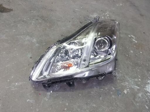 ☆クラウン純正 HID ヘッドライト 左 HCHR-686 ヘッドライトです。