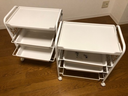 おしゃれな白いワゴン2点