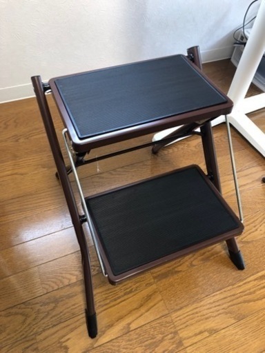 美品　2段の脚立