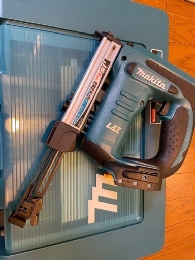 マキタ　makita 充電式タッカー　st-420 電動工具