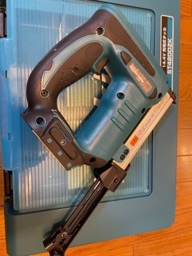 マキタ　makita 充電式タッカー　st-420 電動工具