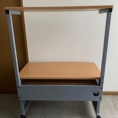 パソコンデスクの画像