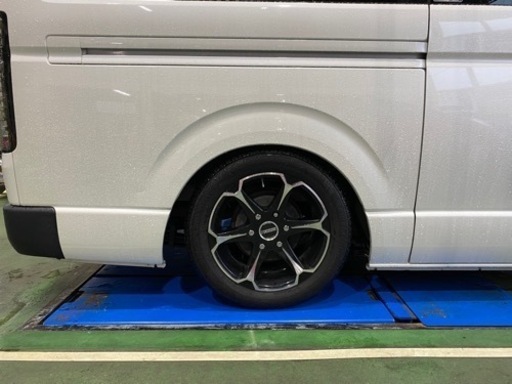 ハイエース　タイヤホイル
