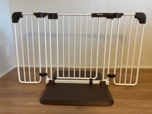 日本育児おくトビラホワイトスチール　76〜121cm
